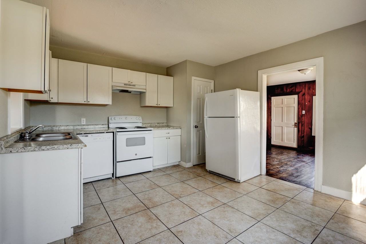 1101 N 44th St - Photo 5 of 20