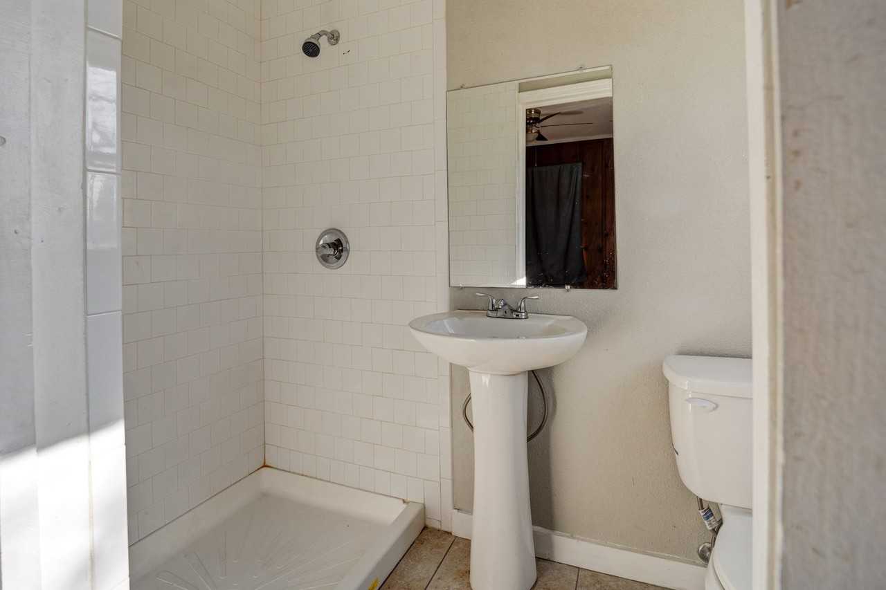 1101 N 44th St - Photo 4 of 20