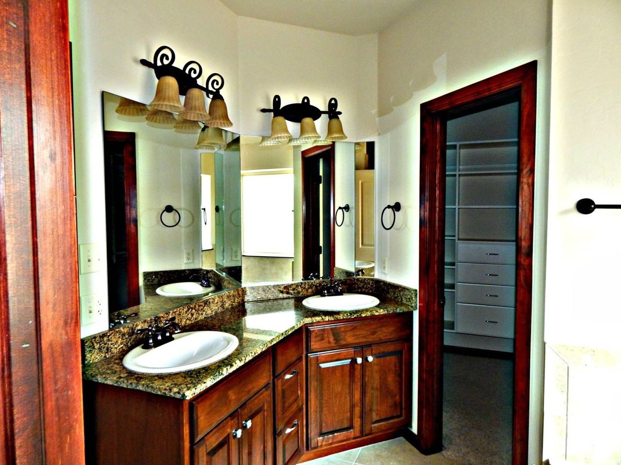 65 Bonaire Dr - Photo 7 of 11