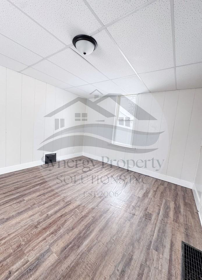 211 John Street - Photo 3 of 12