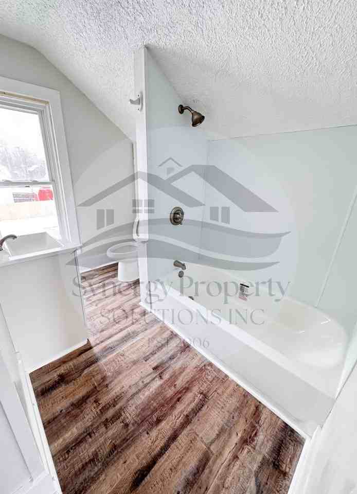 211 John Street - Photo 6 of 12