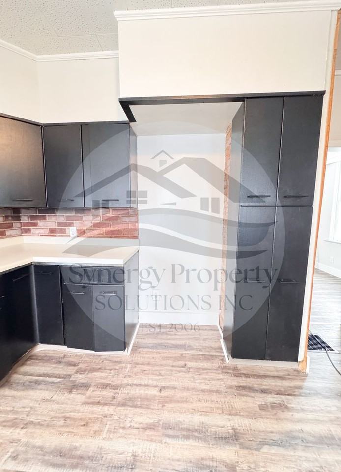 211 John Street - Photo 7 of 12