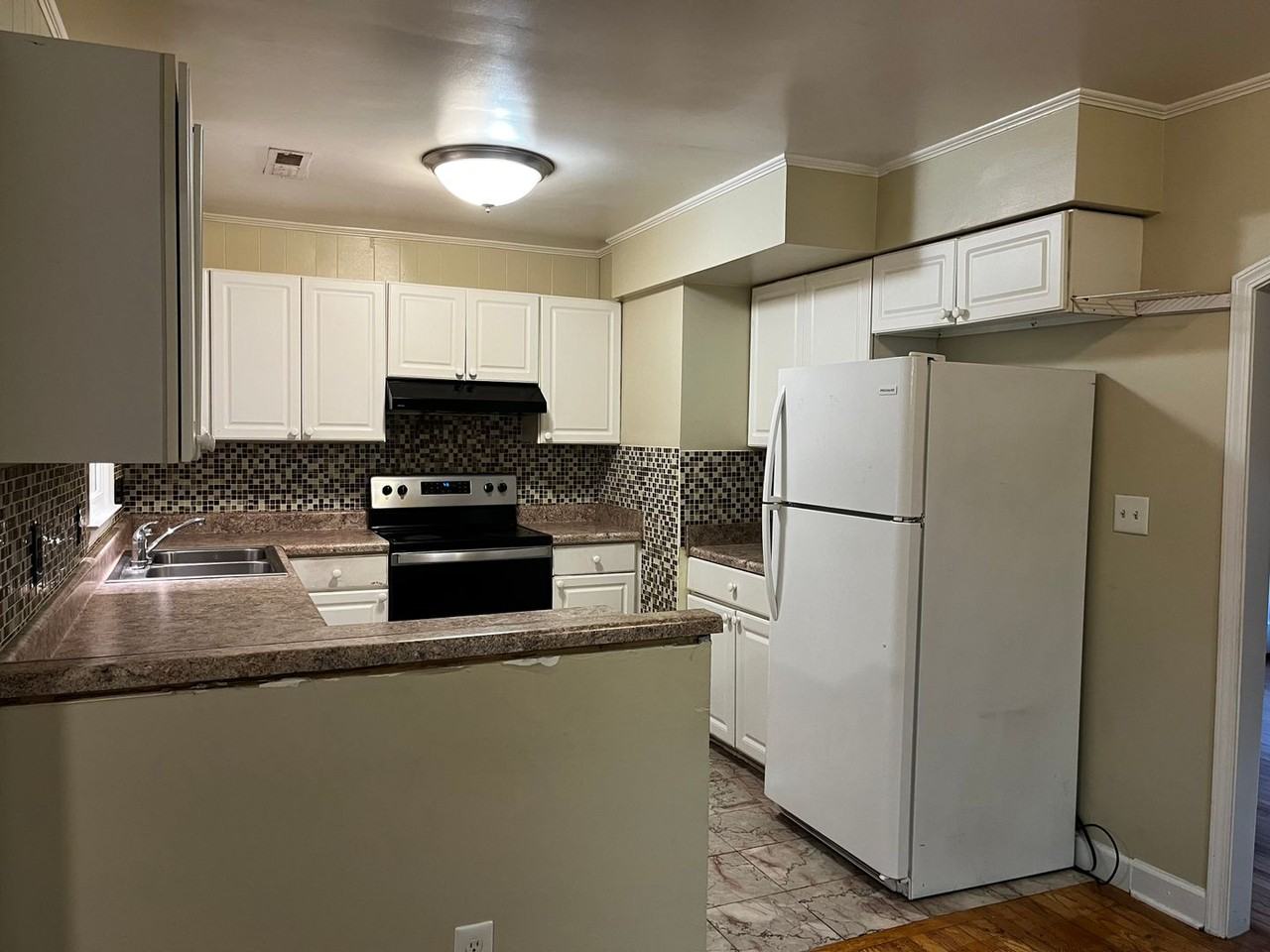 1410 Blue Jay Court - Photo 3 of 18