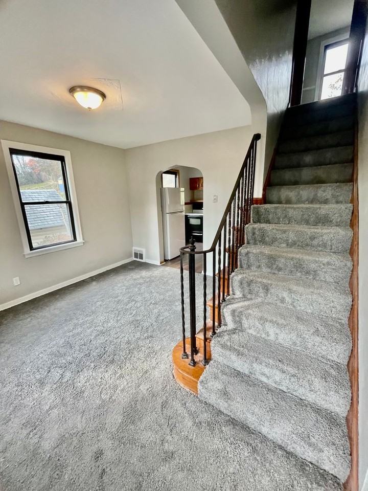 1617 Oak Avenue - Photo 4 of 29