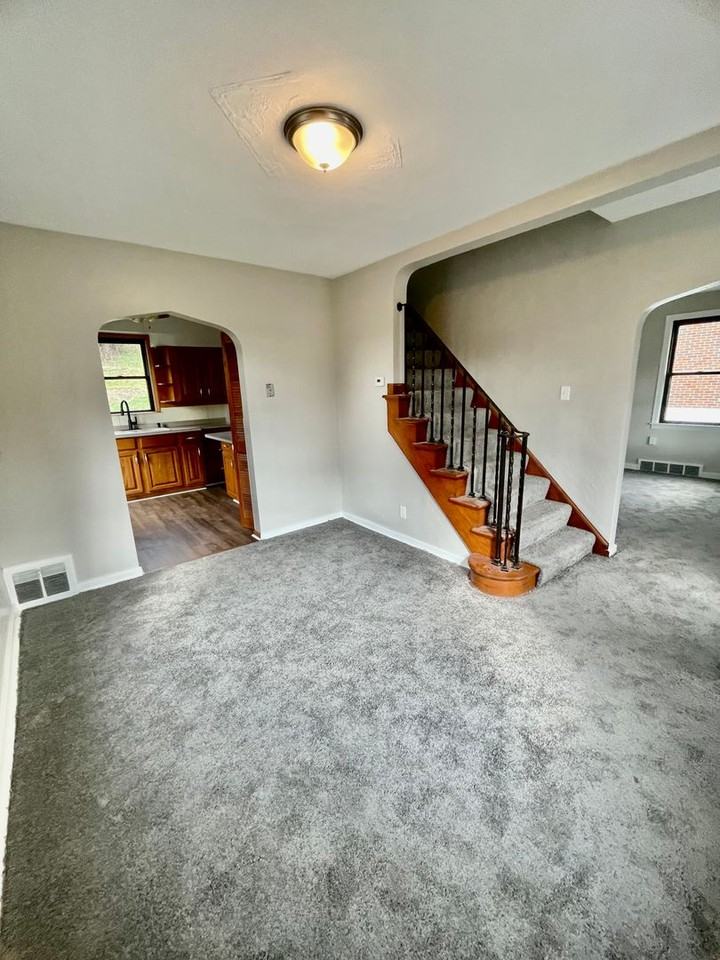 1617 Oak Avenue - Photo 6 of 29