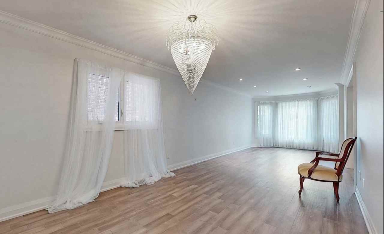 15 Dundurn Crescent - Photo 2 of 9