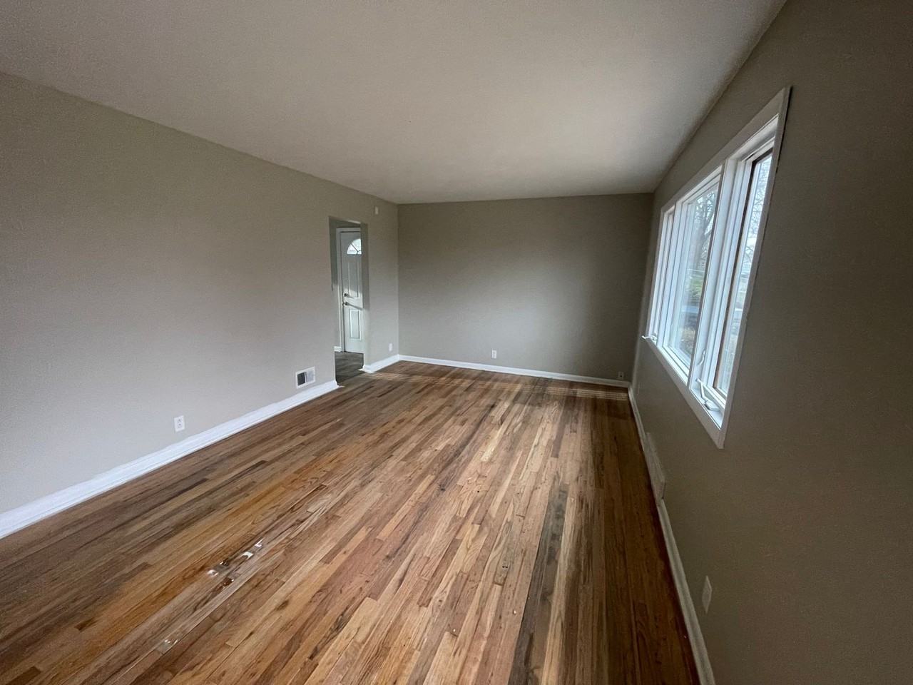 3510 South 87th Avenue - Photo 2 of 7