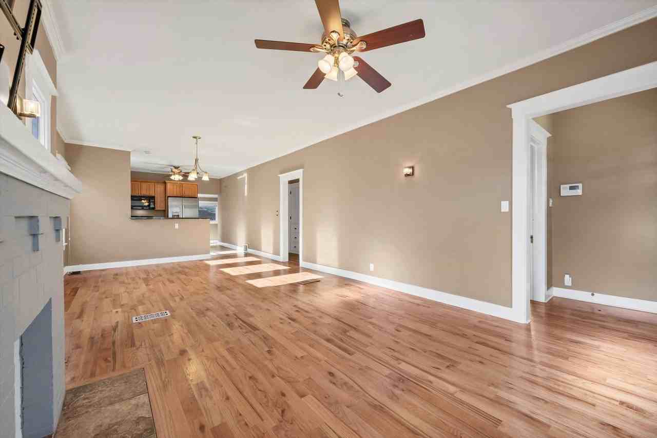 3345 Vine Street - Photo 3 of 16