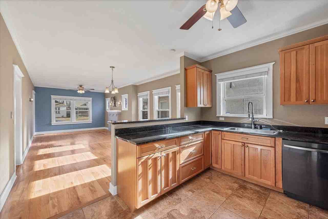 3345 Vine Street - Photo 6 of 16