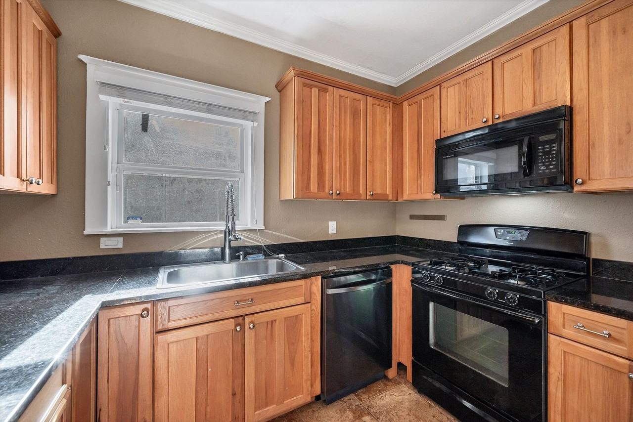 3345 Vine Street - Photo 7 of 16