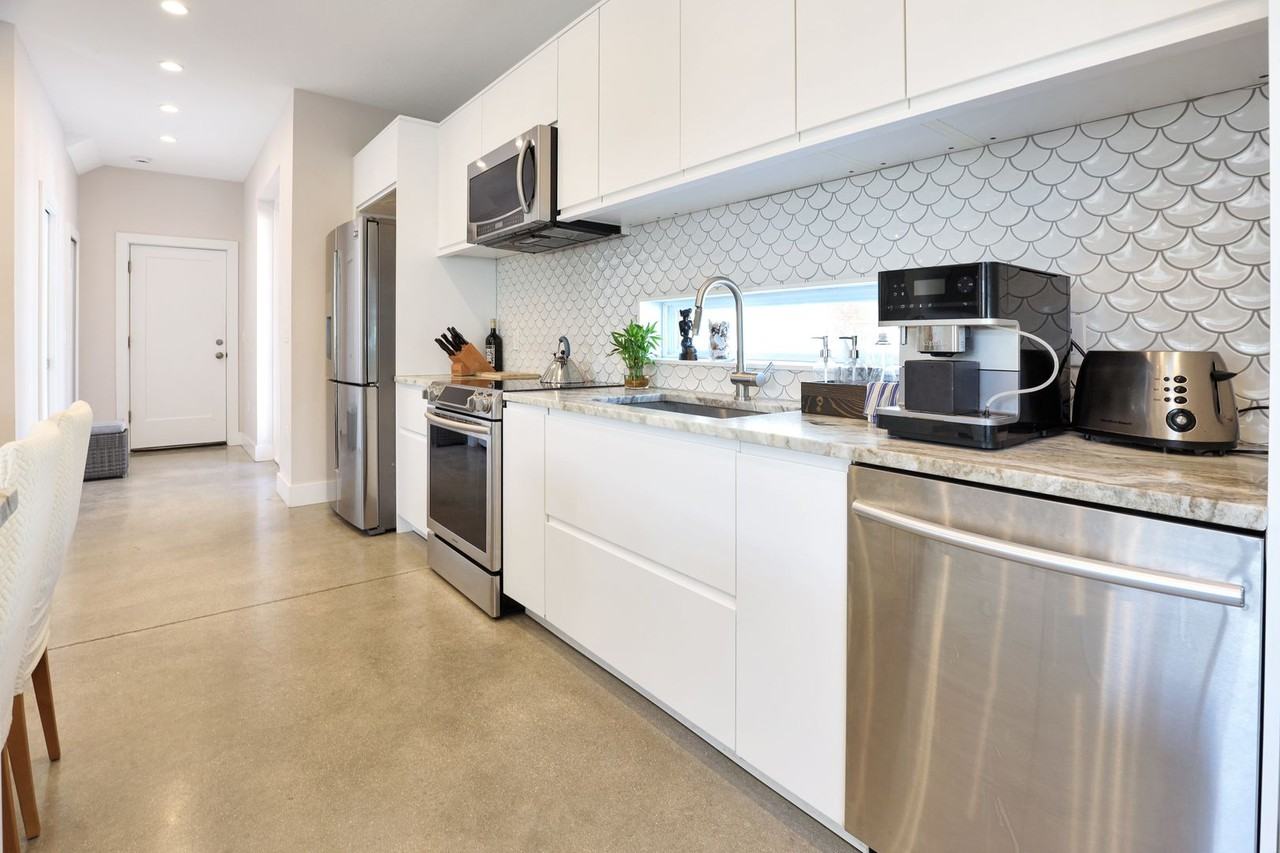 2056 Roselawn Street - Photo 5 of 23