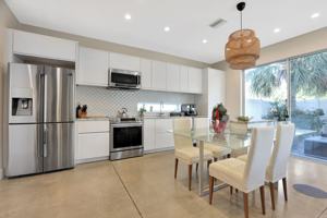 featured image of 2056 Roselawn St