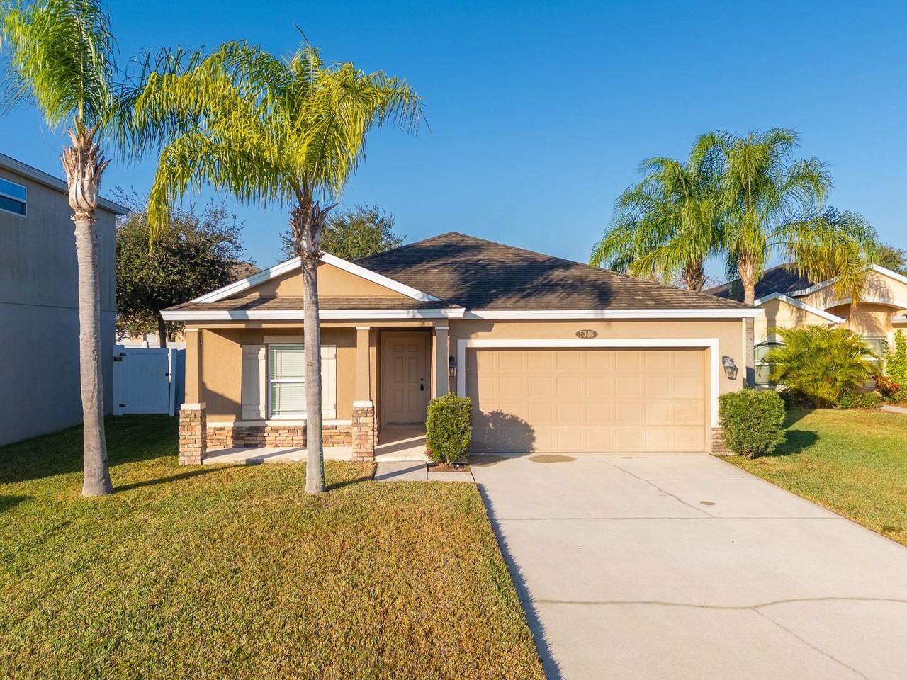 5346 Royal Plantation Boulevard - Photo 2 of 39