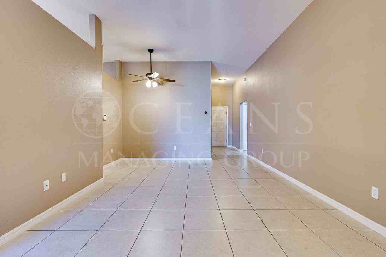 5346 Royal Plantation Boulevard - Photo 5 of 39