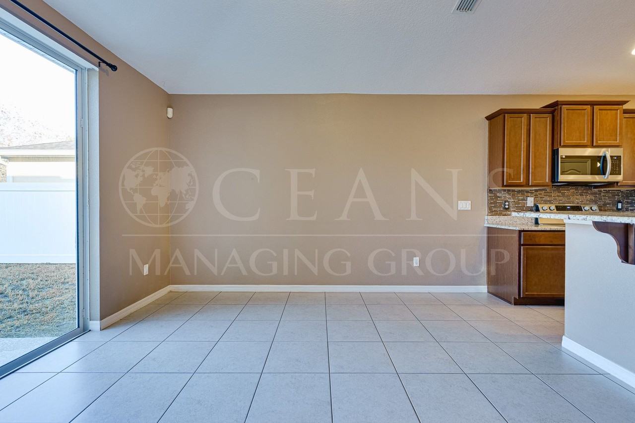 5346 Royal Plantation Boulevard - Photo 6 of 39