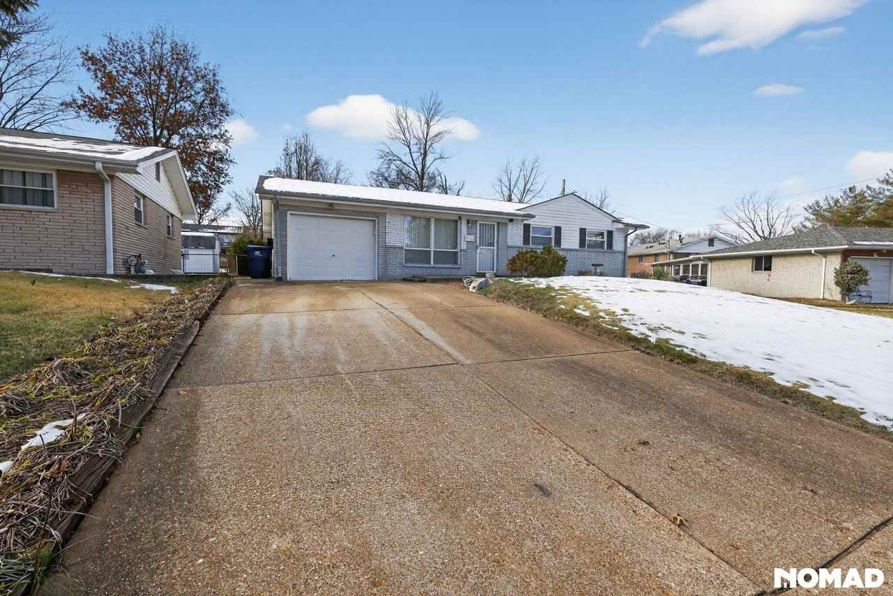 1550 Moellering Drive - Photo 3 of 34