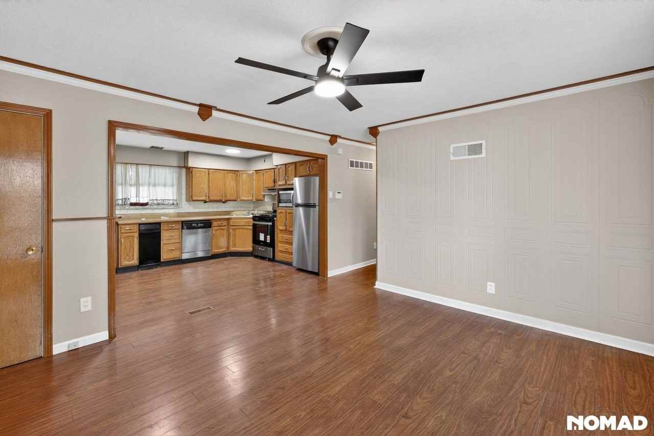 1550 Moellering Drive - Photo 7 of 34