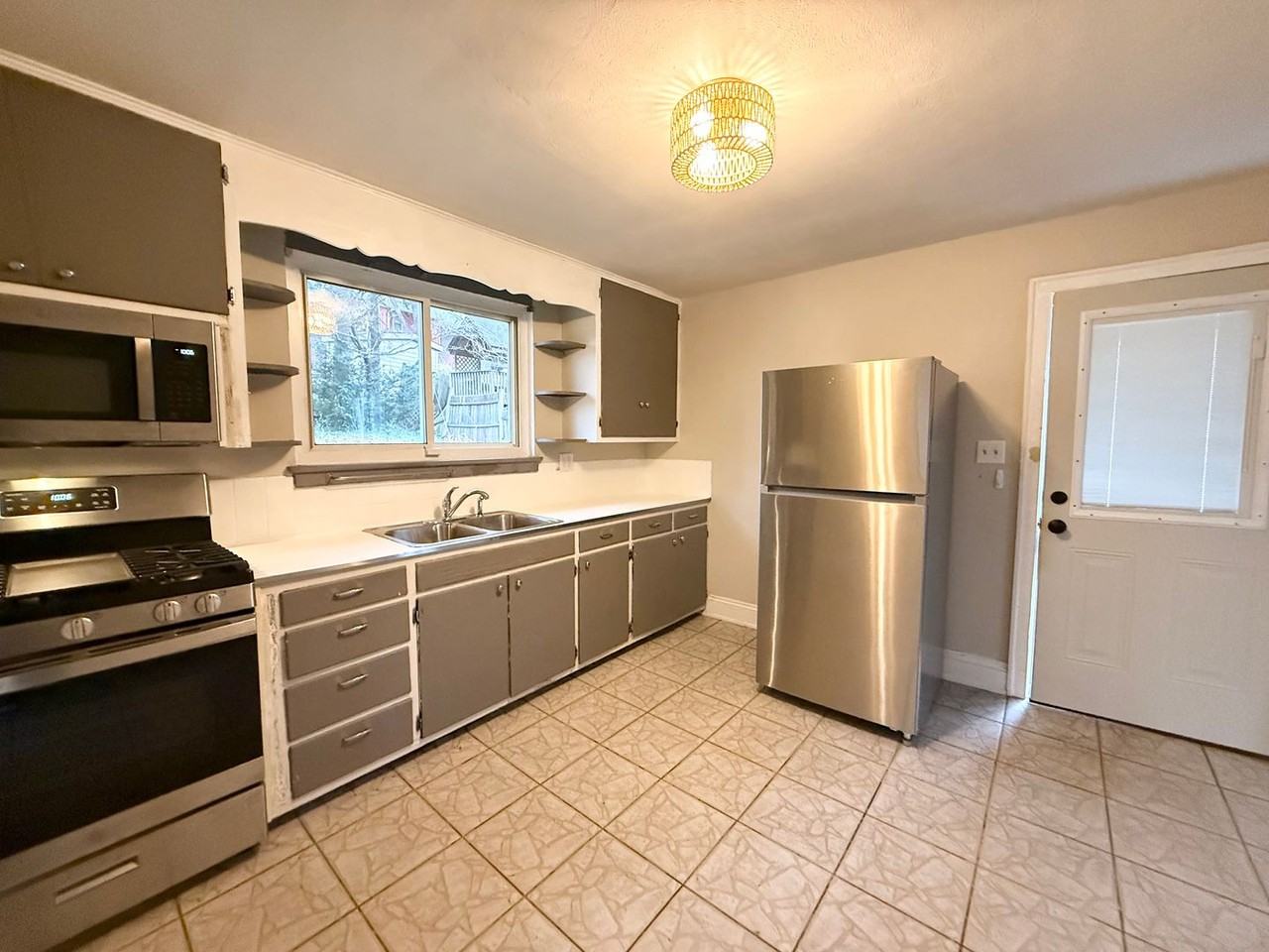 776 3rd Avenue Drive Southeast - Photo 4 of 29