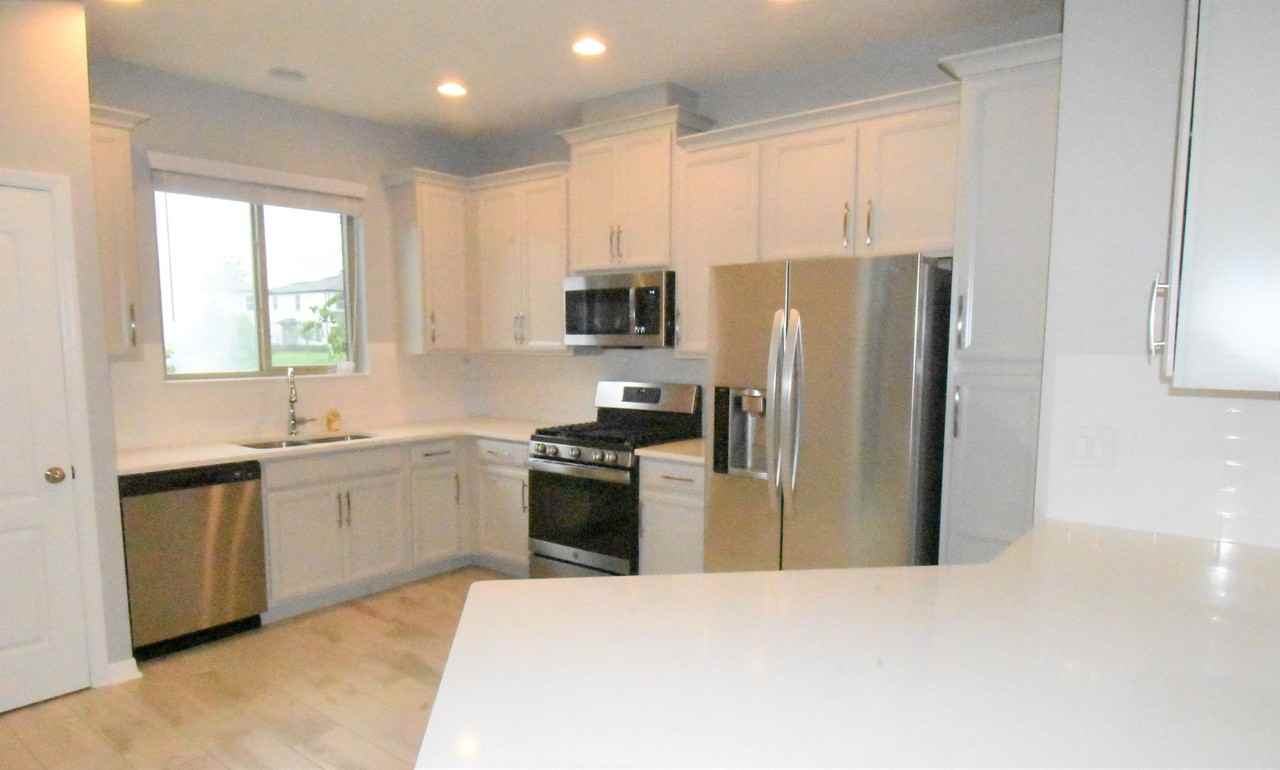 401 Evertree Loop - Photo 3 of 27