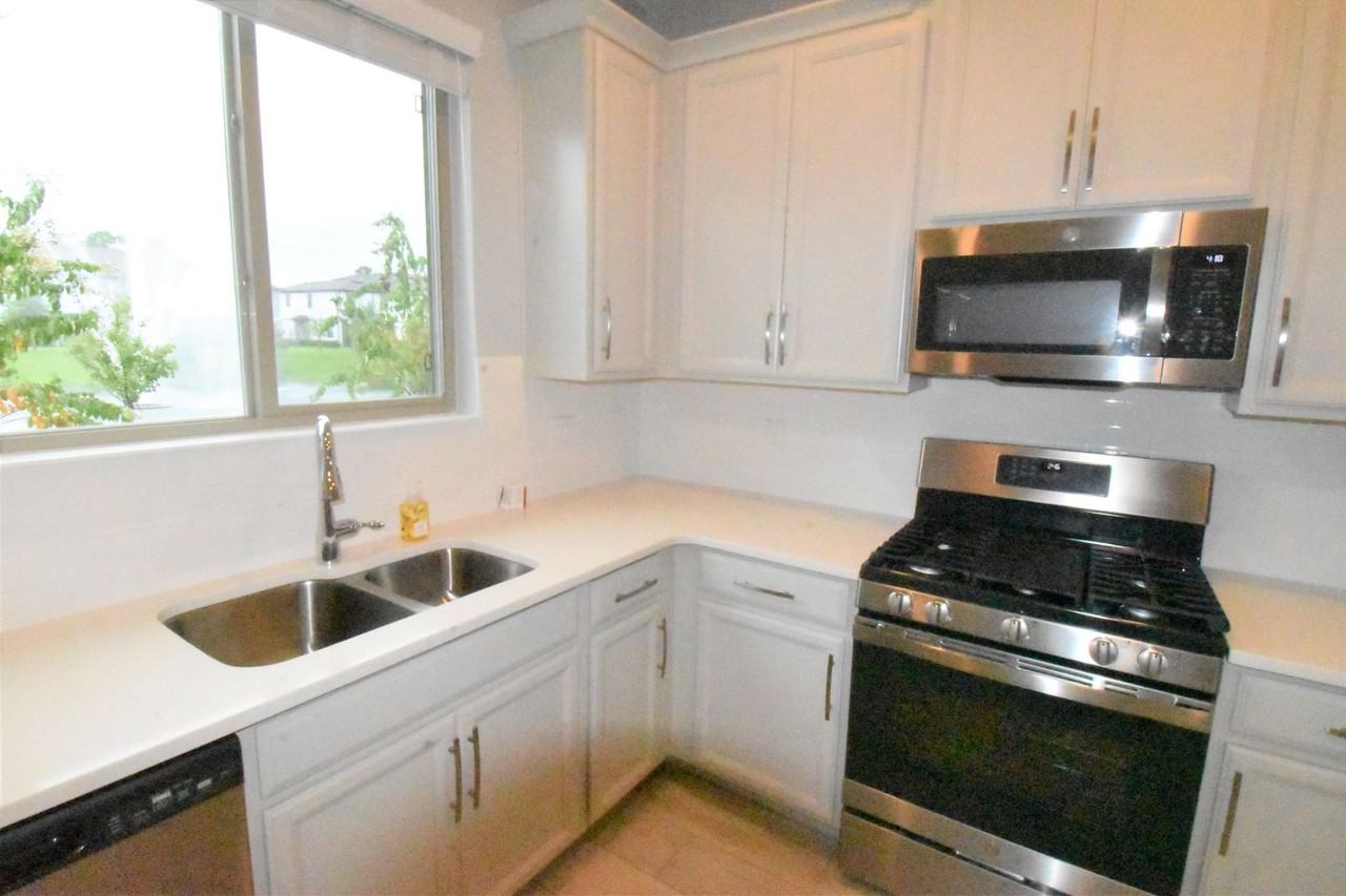 401 Evertree Loop - Photo 4 of 27