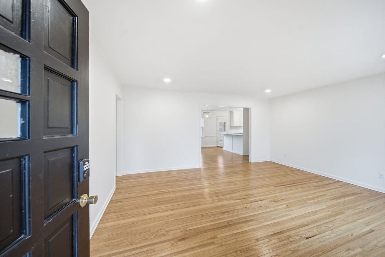 1348 East 45th Place - Photo 3 of 18