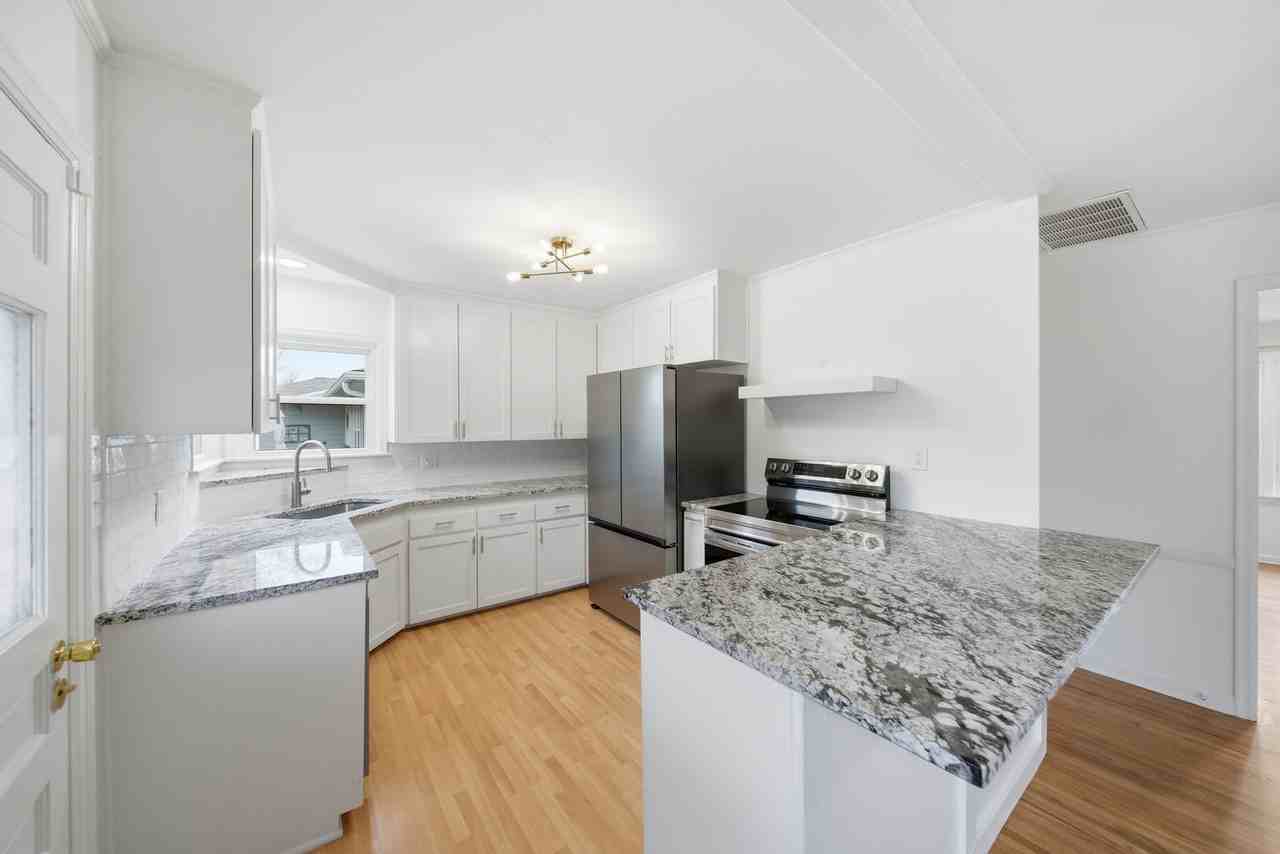 1348 East 45th Place - Photo 6 of 18