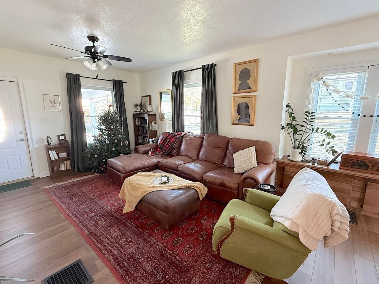 3809 Ruby Avenue - Photo 3 of 15