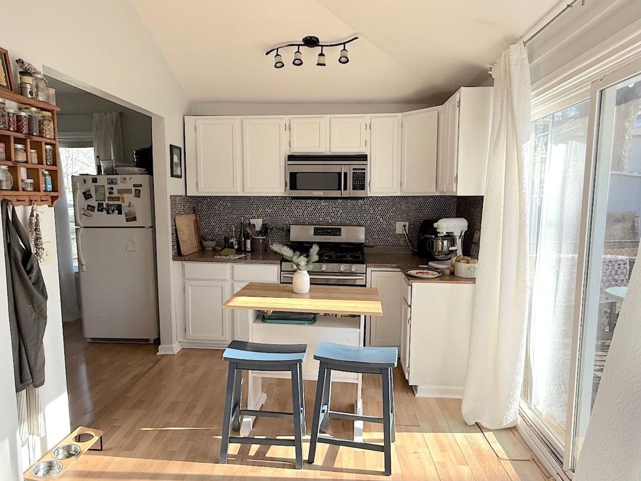 3809 Ruby Avenue - Photo 5 of 15