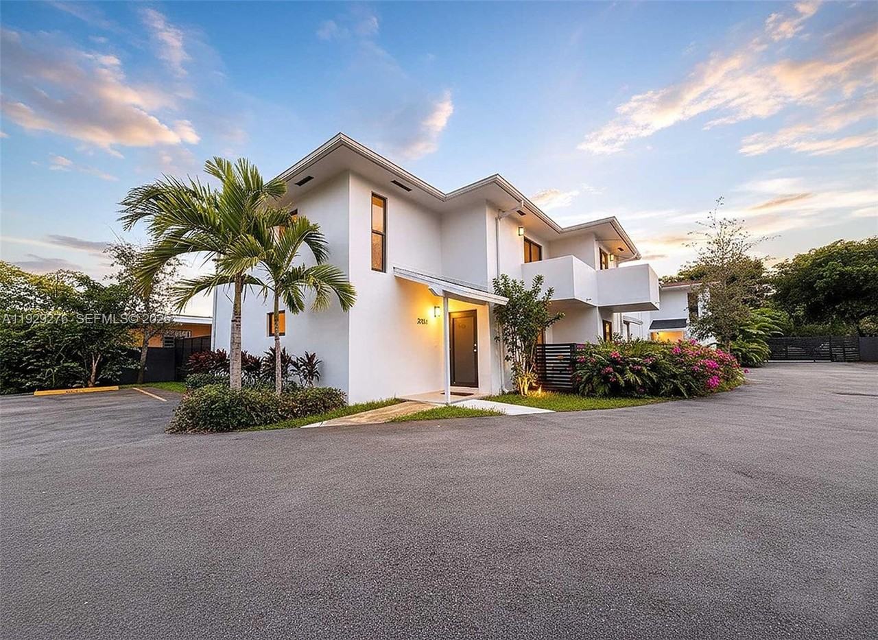 3079 Northwest 11th Street - Photo 3 of 12