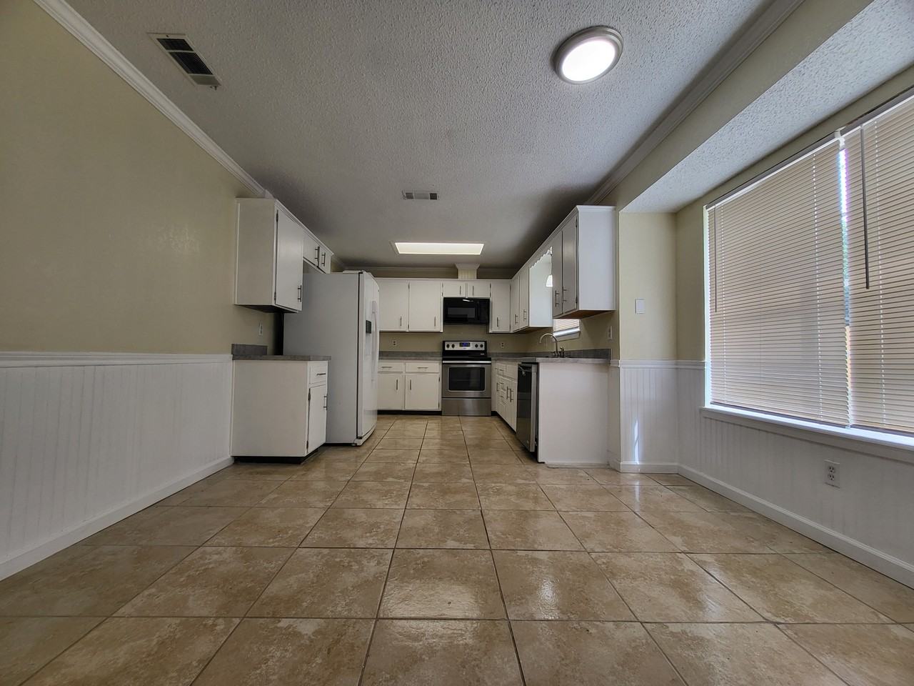 1708 Kenyon Street - Photo 5 of 24