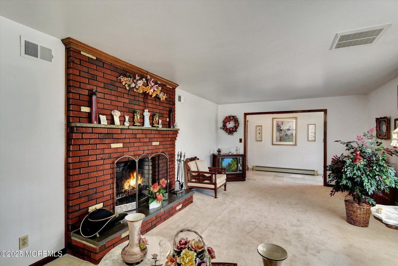 418 Atlantic Avenue - Photo 4 of 8