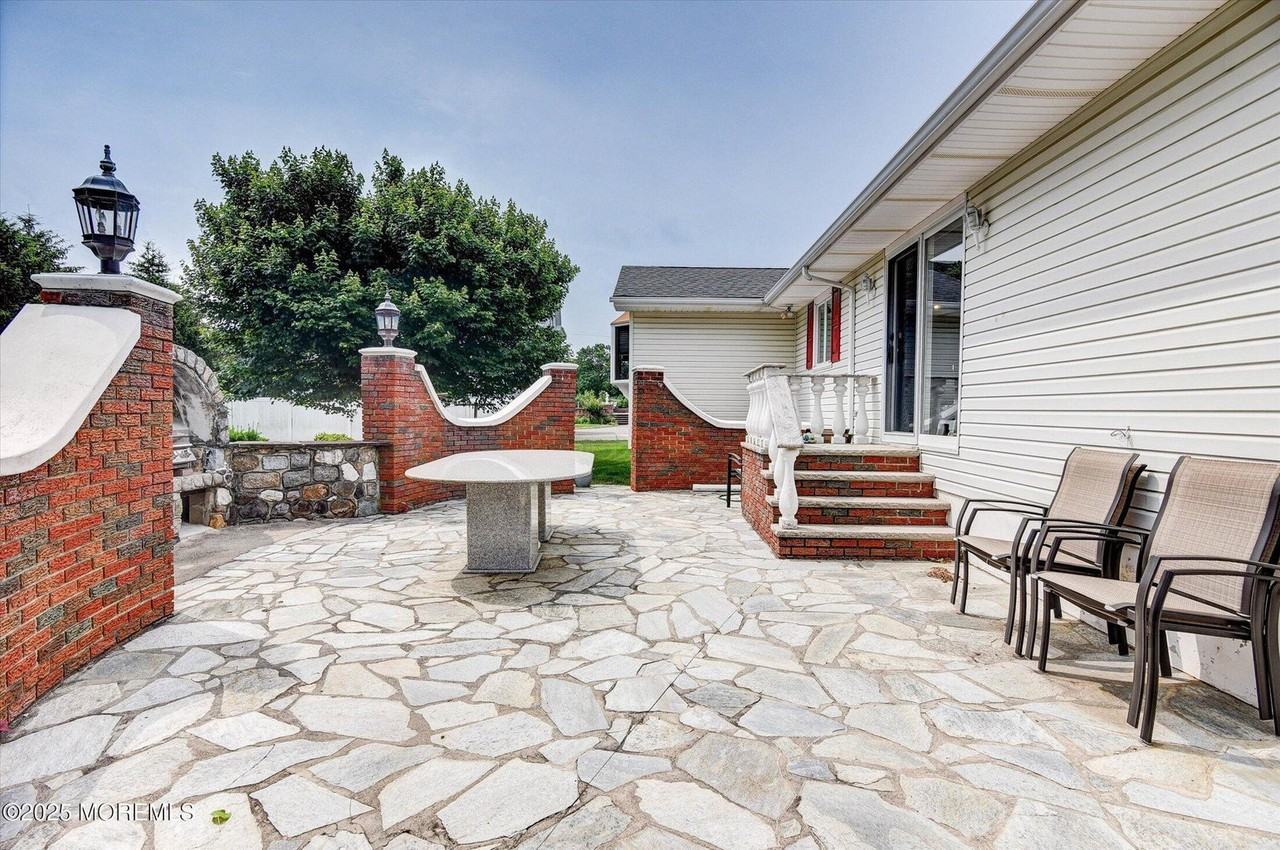 418 Atlantic Avenue - Photo 6 of 8