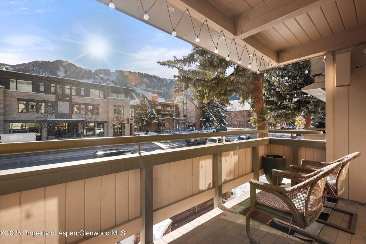 600 E Main St Apt 207 #207 - Photo 7 of 16