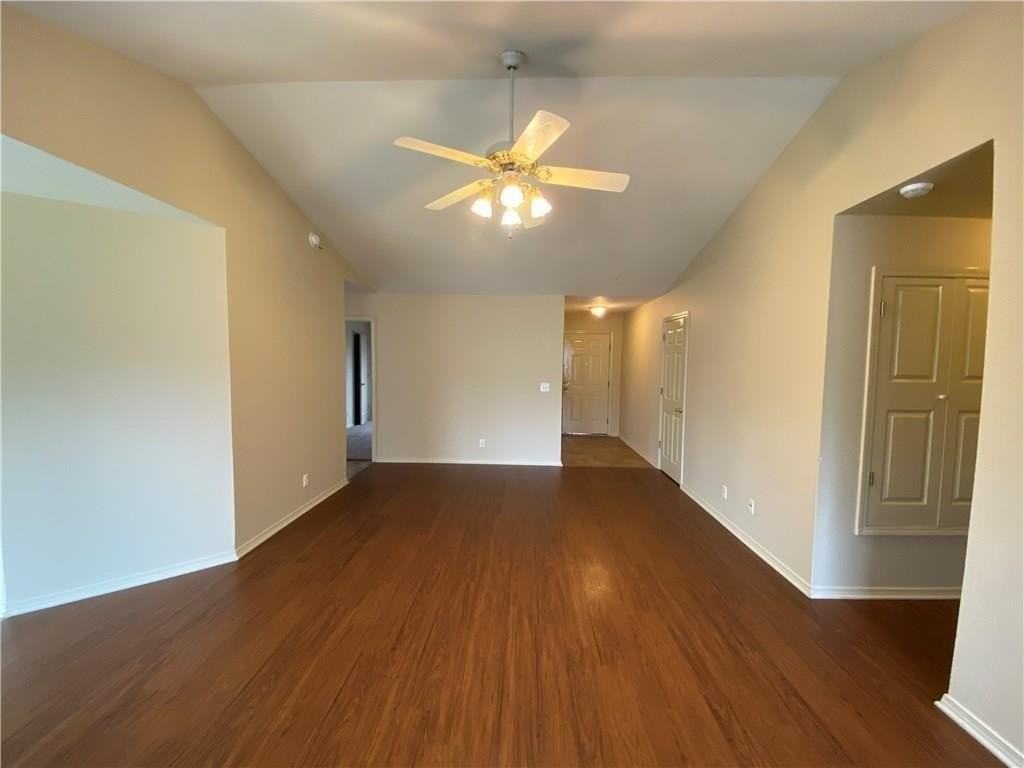 1103 Ryan St - Photo 4 of 17