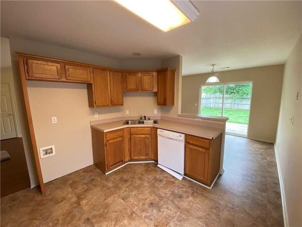 1103 Ryan St - Photo 7 of 17