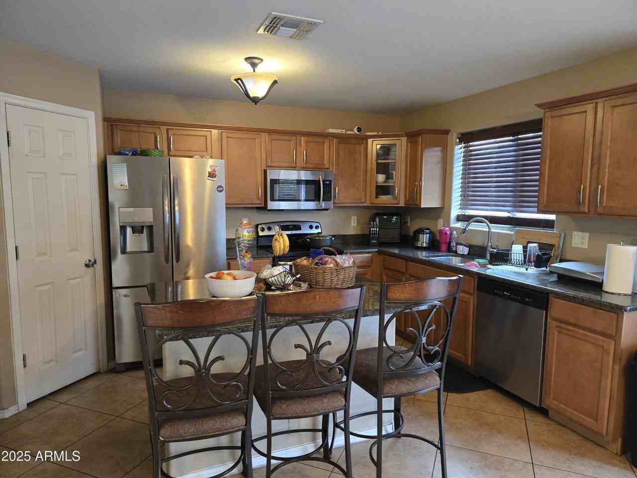 8814 W Magnolia St - Photo 4 of 19