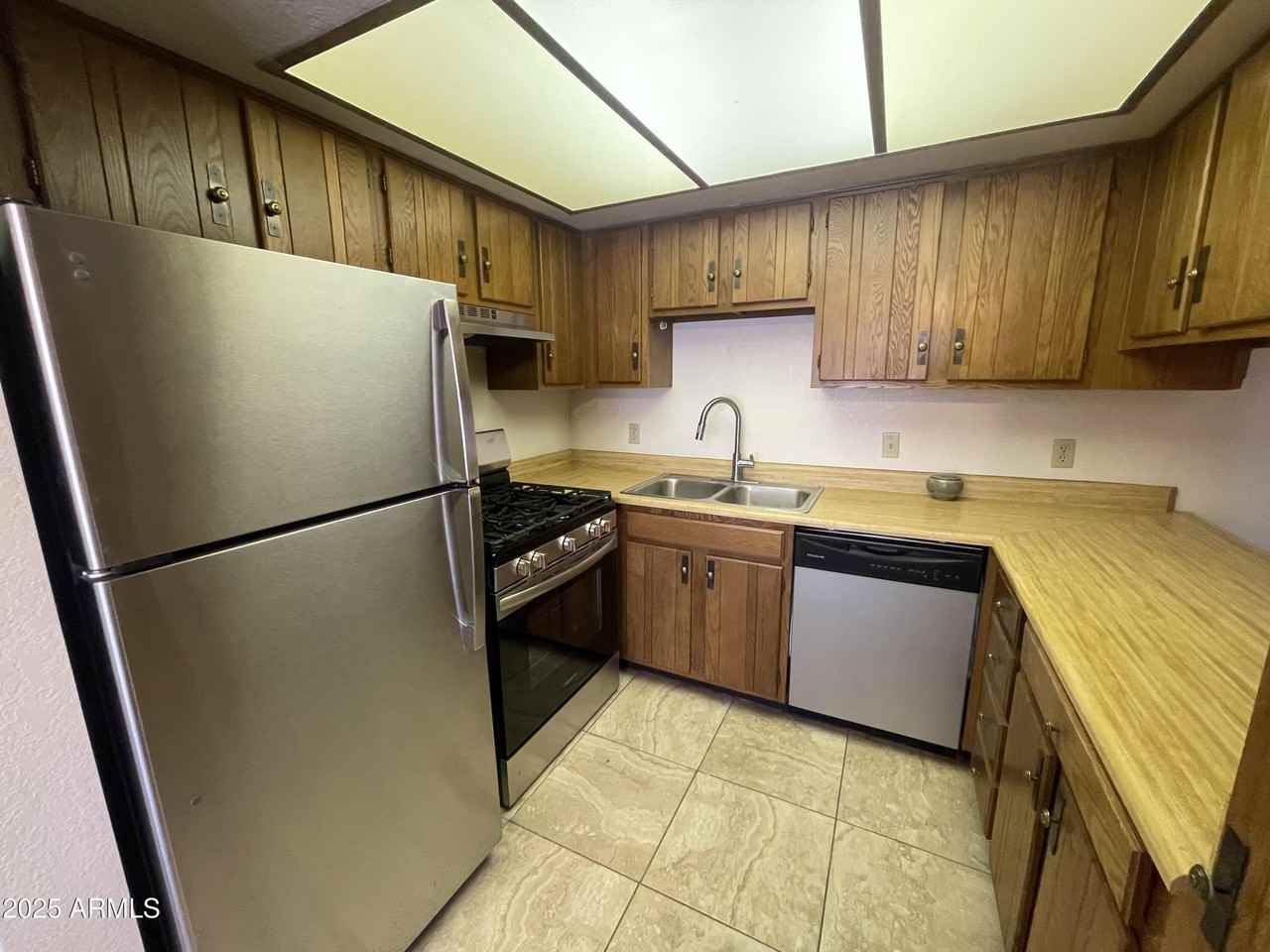 827 East Lancaster Circle - Photo 4 of 24