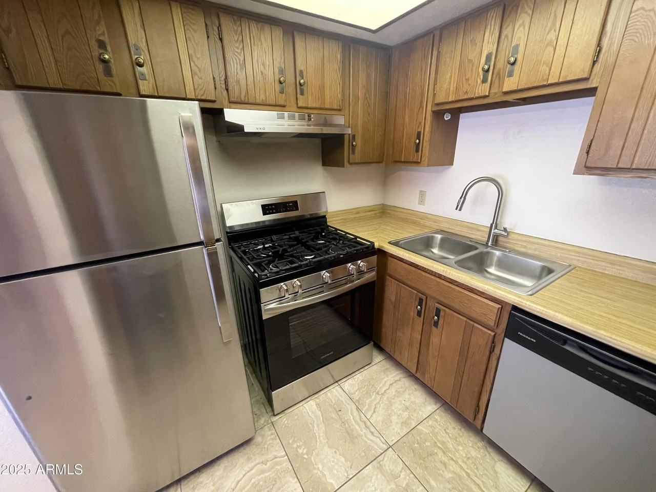 827 East Lancaster Circle - Photo 5 of 24