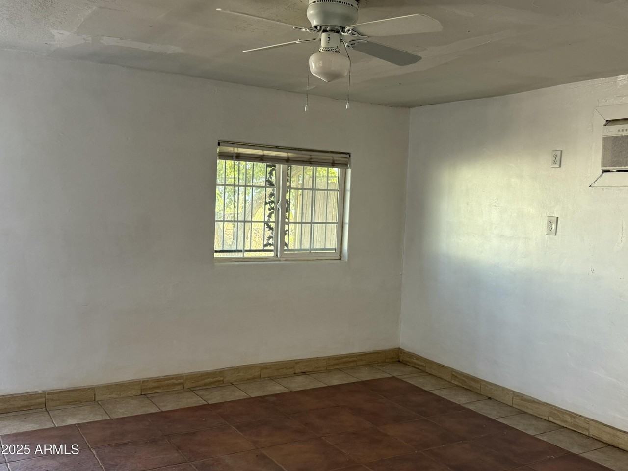 6547 North 59th Drive - Photo 3 of 13