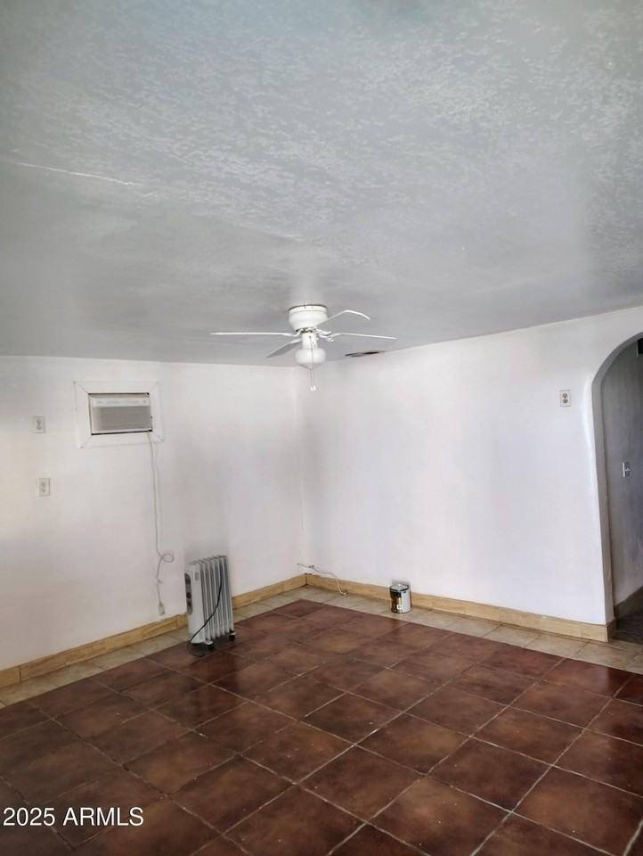 6547 North 59th Drive - Photo 4 of 13