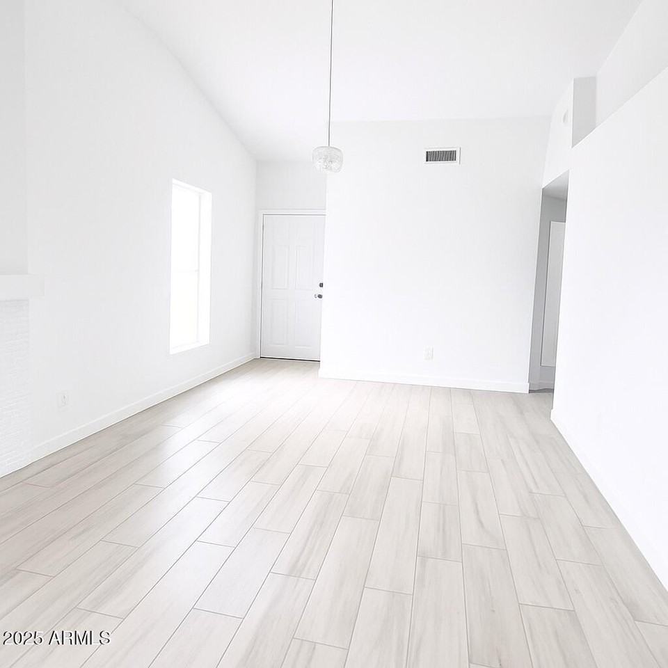 13450 103rd Place - Photo 2 of 11