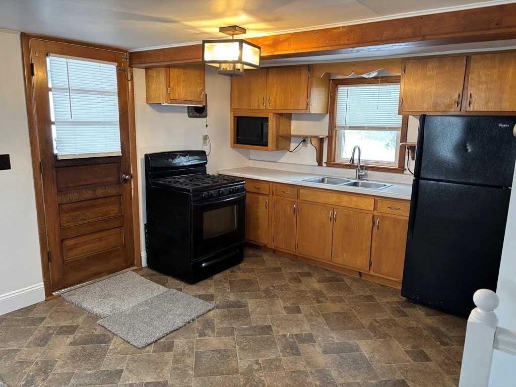 964 Sutton Road - Photo 3 of 7