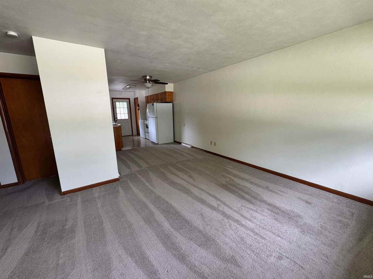 1906 E Maxwell Ln - Photo 4 of 18