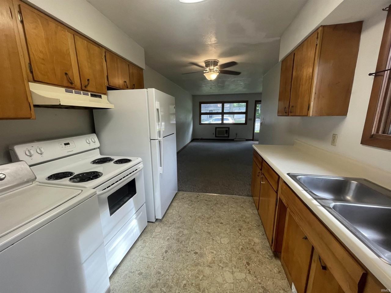 1906 E Maxwell Ln - Photo 7 of 18