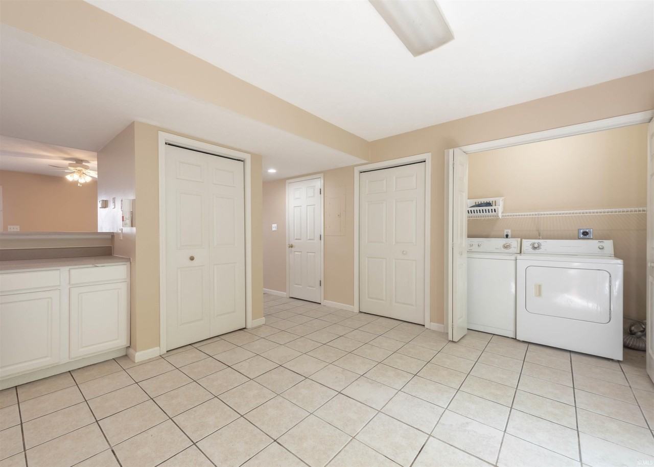 3501 S Oaklawn Cir - Photo 7 of 26