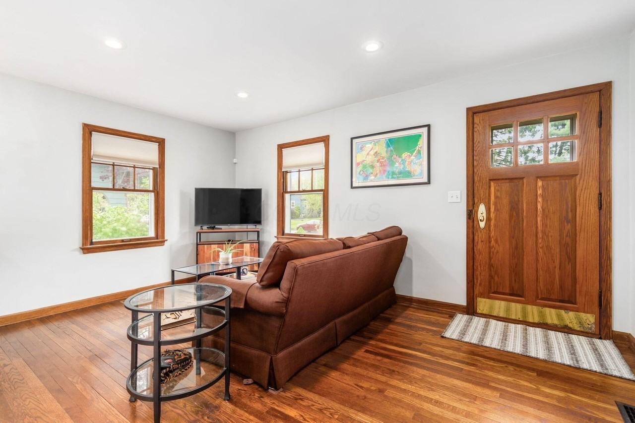 230 East Royal Forest Boulevard - Photo 5 of 34