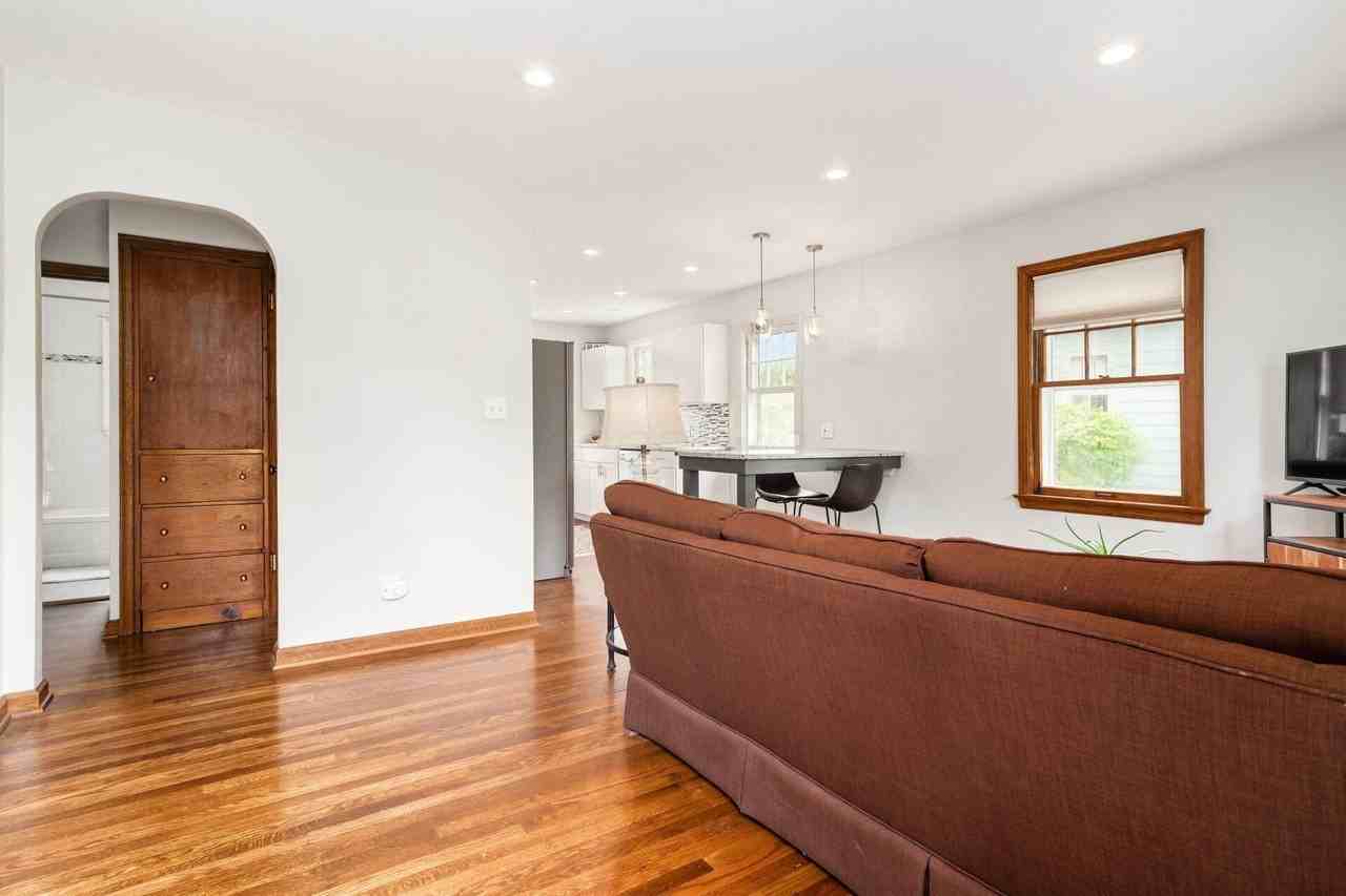 230 East Royal Forest Boulevard - Photo 6 of 34