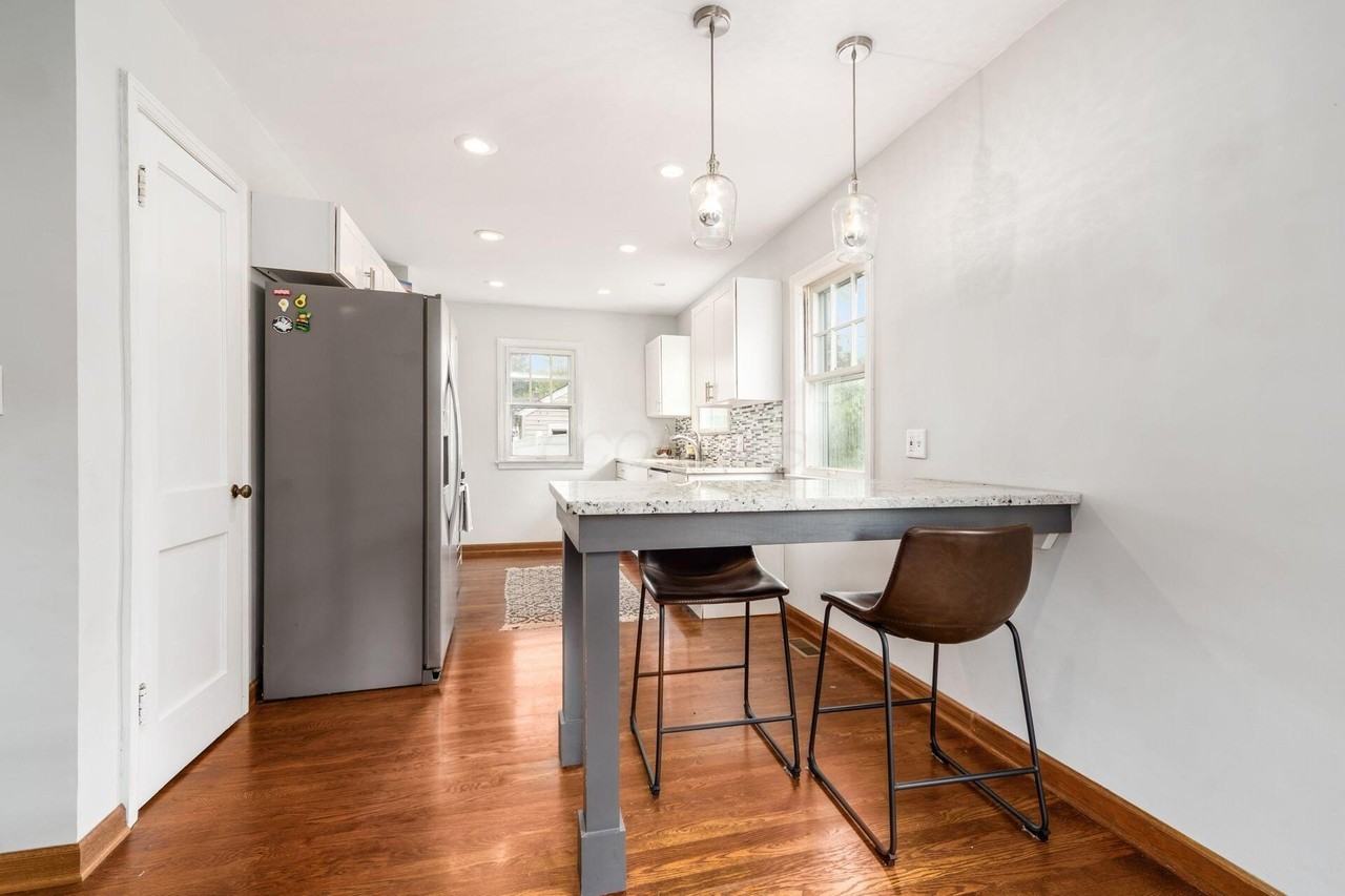 230 East Royal Forest Boulevard - Photo 7 of 34