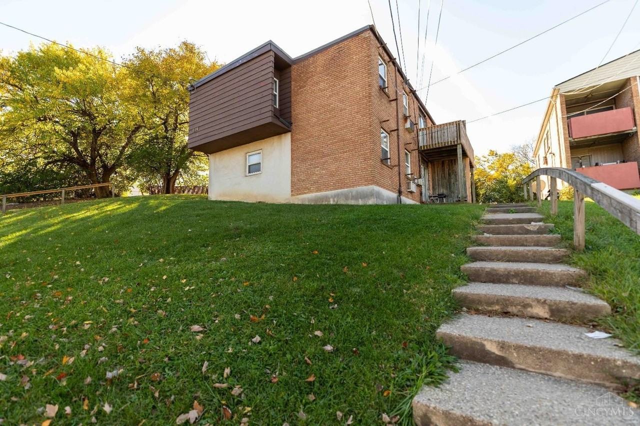 3599 Schwartze Avenue - Photo 4 of 10