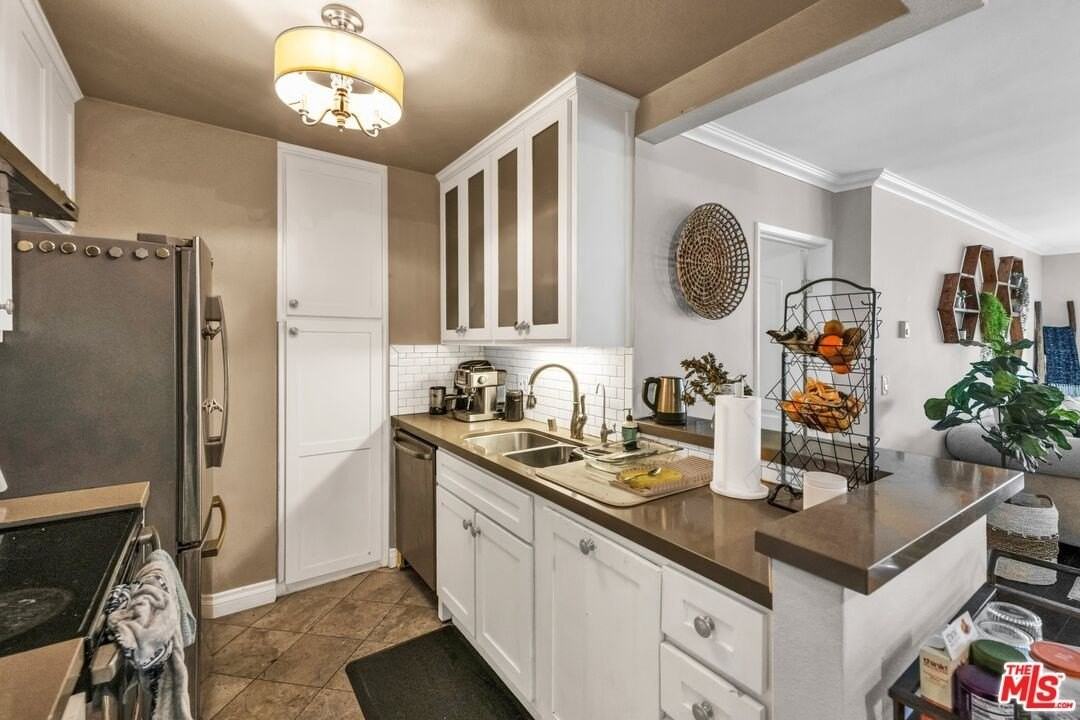 7740 Redlands Street - Photo 5 of 25